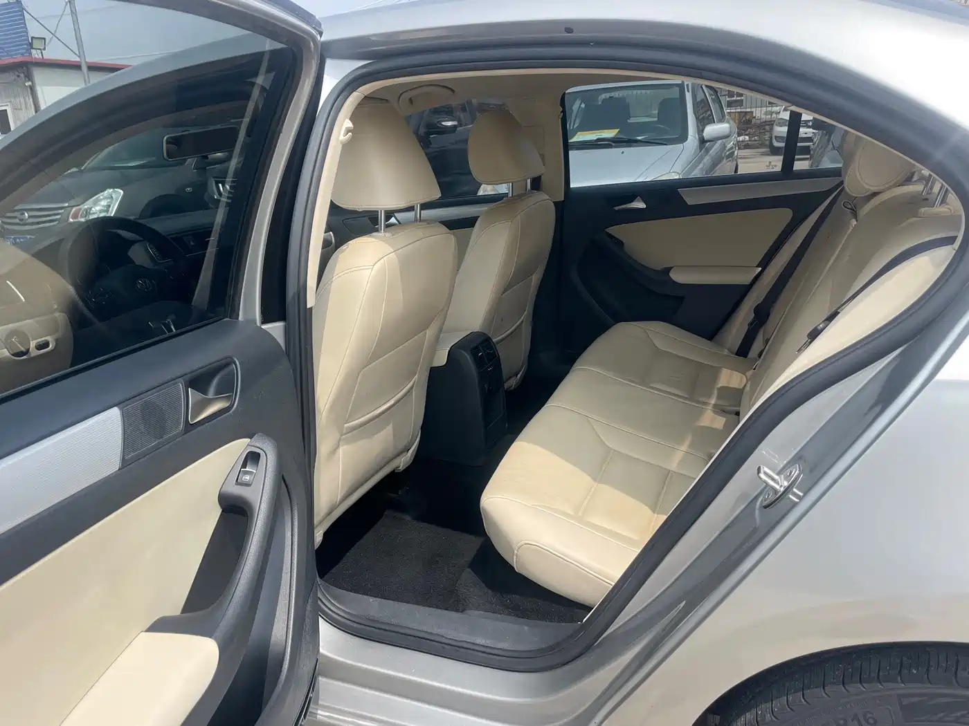 Volkswagen Sagitar 2012 1.4TSI Manual Luxury фото 5