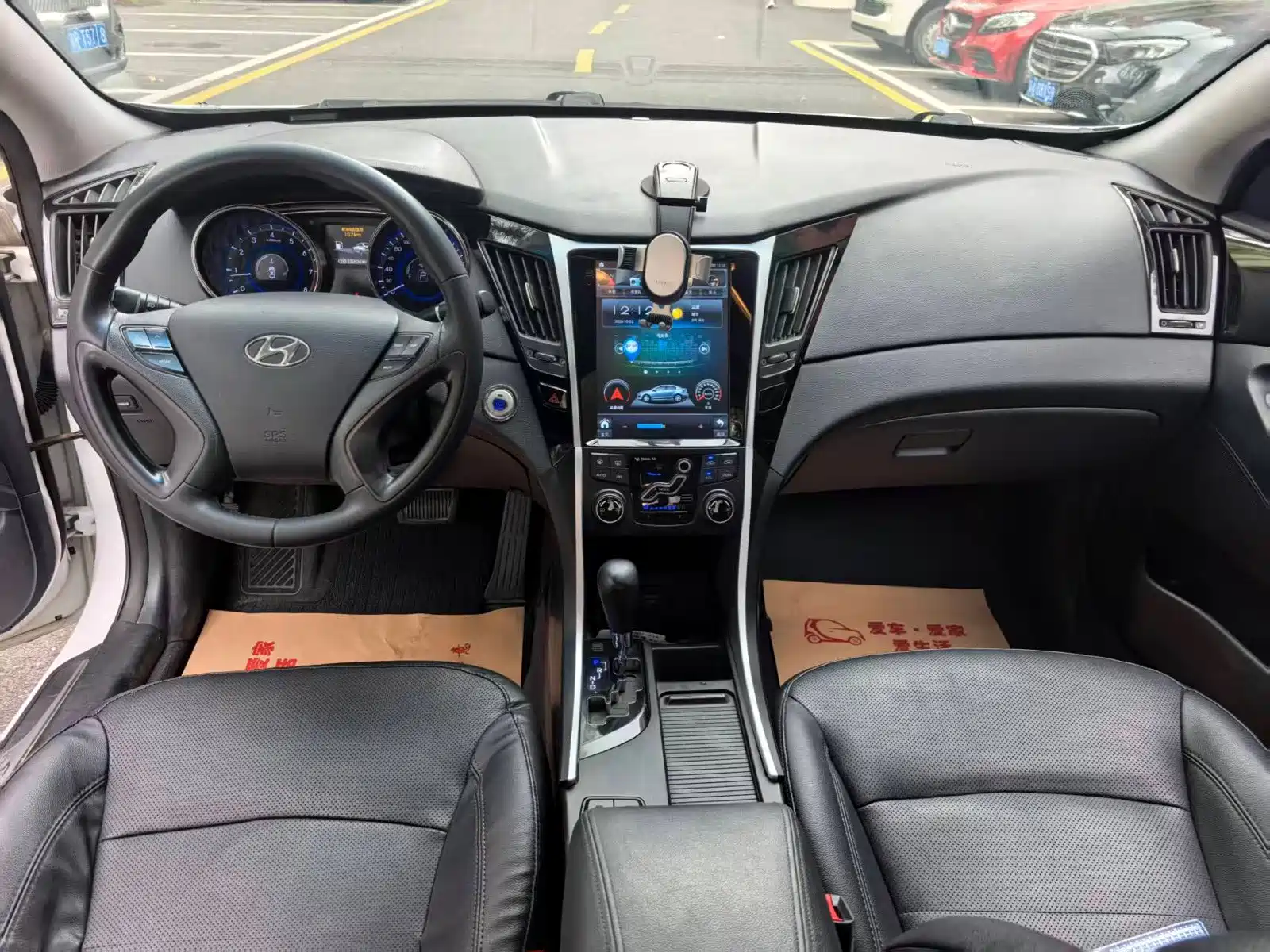 Фото 10 - Hyundai Sonata