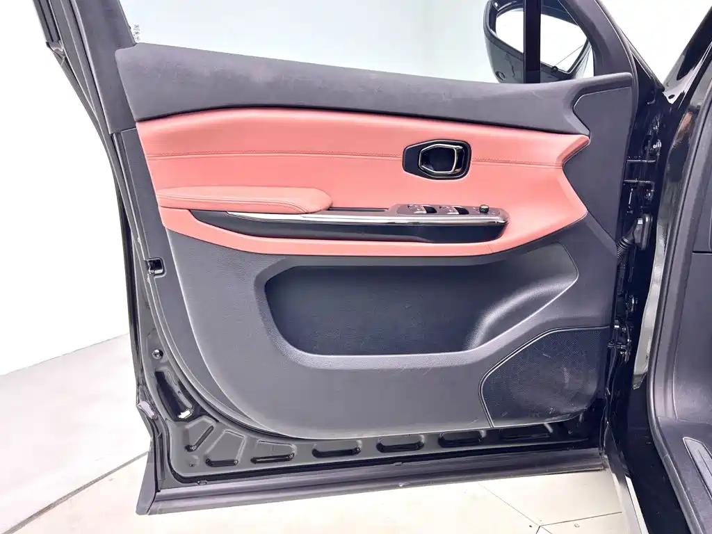 Фото 9 - NIO EC6