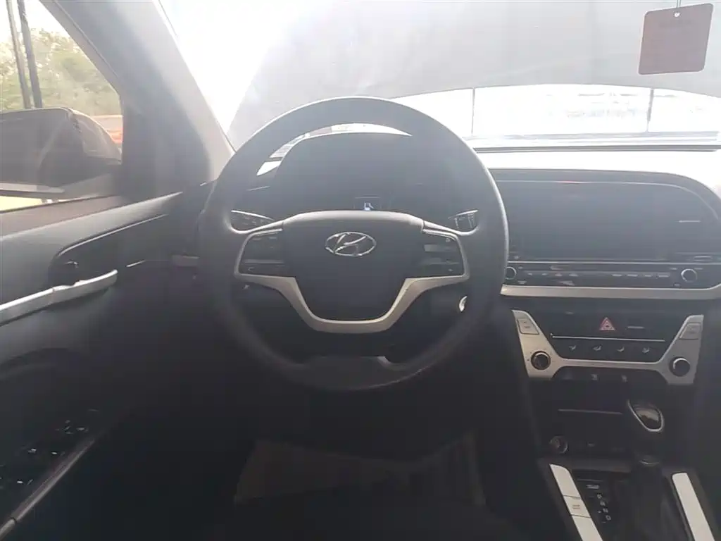 Hyundai Elantra 2016 Model 1.6L Automatic Smart Elite фото 11