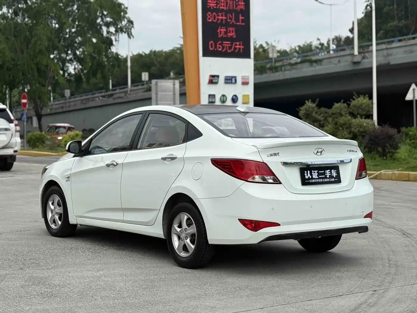 Hyundai Verna 2014 1.4L Automatic Leading GLX фото 7
