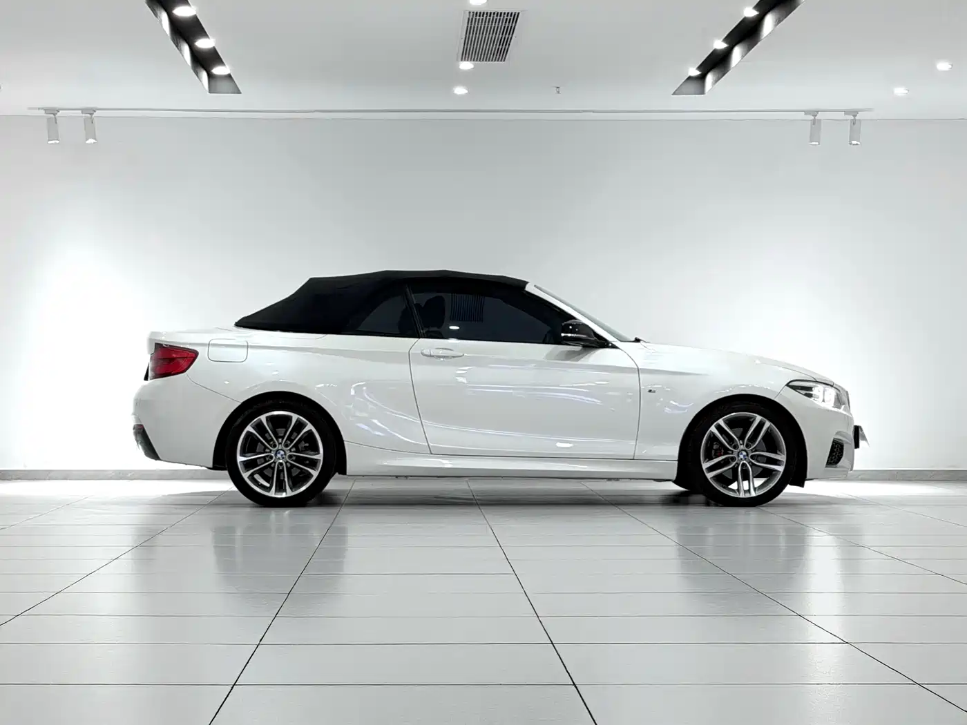 BMW 2 Series (Import) 2018 225i Convertible Coupe M Sport фото 3