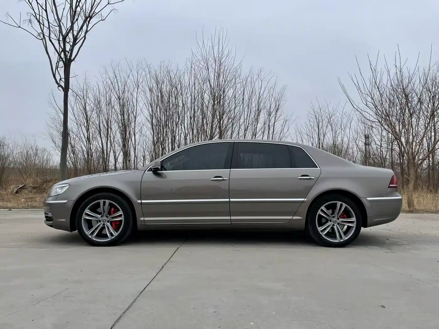 Volkswagen Phaeton 2015 Model 3.0L Exclusive Edition фото 4