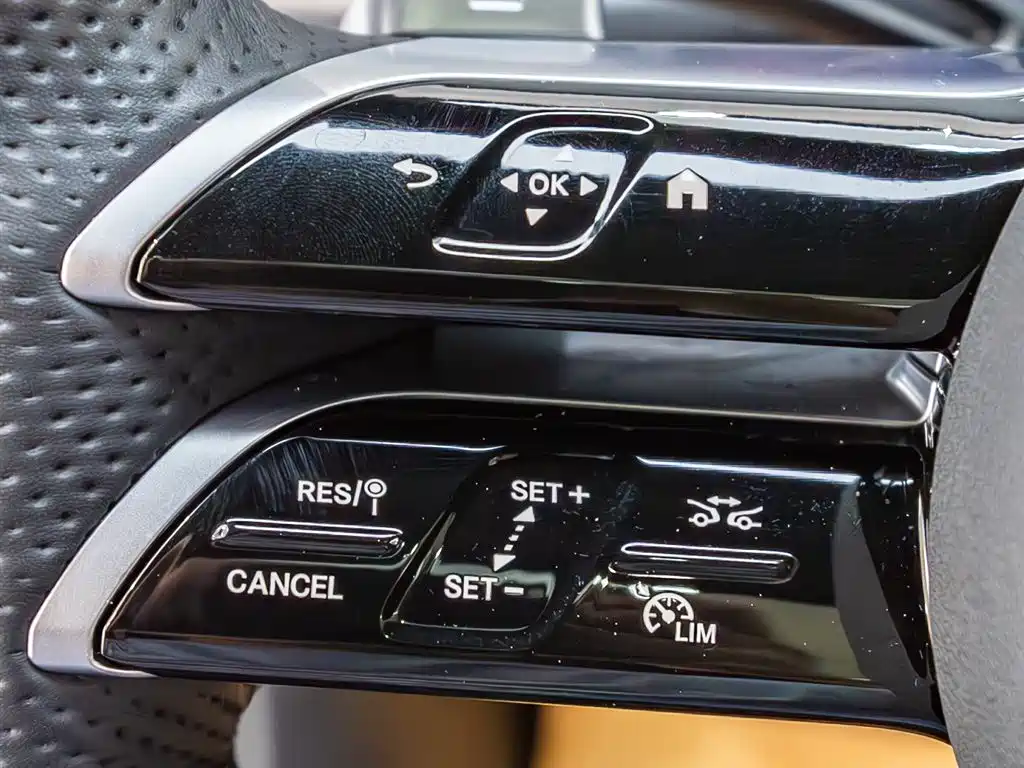 Mercedes-Benz GLC Coupe 2025 GLC 260 4MATIC Coupe SUV фото 23