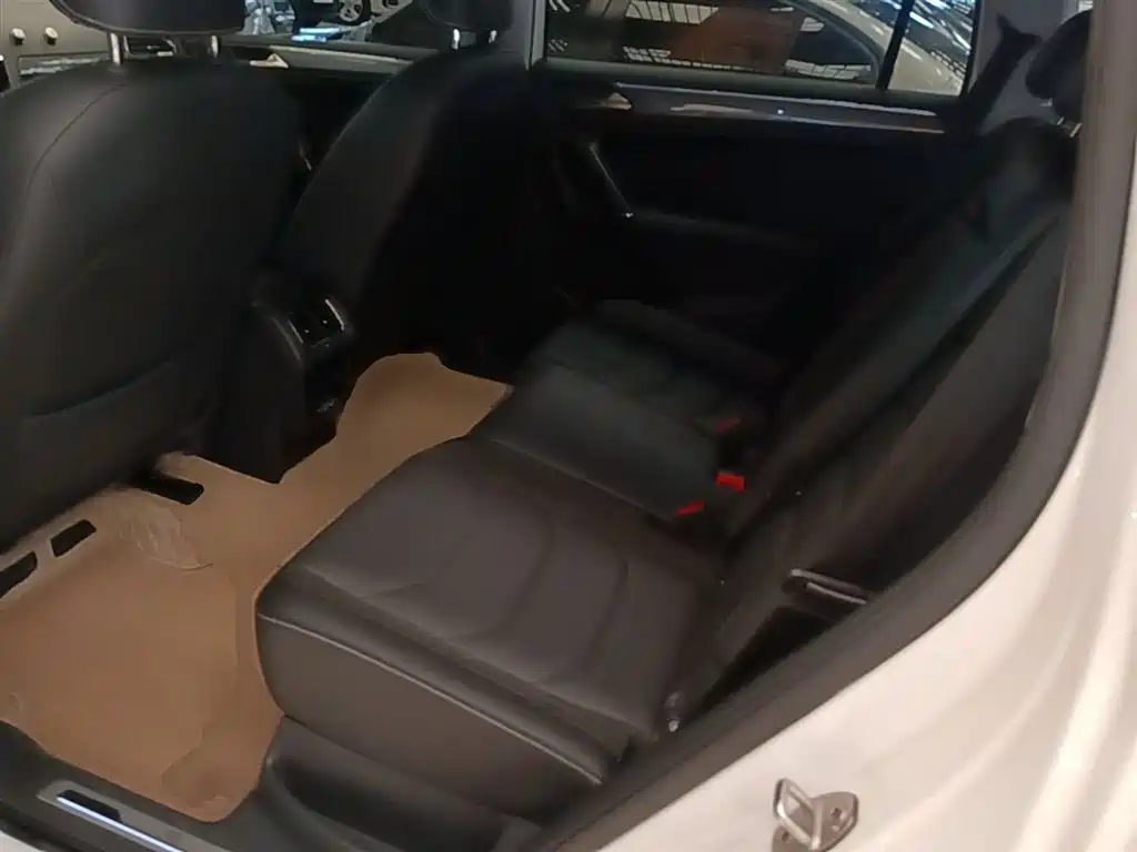 Volkswagen Tiguan L 2021 330TSI Automatic 2WD R-Line Premium фото 17