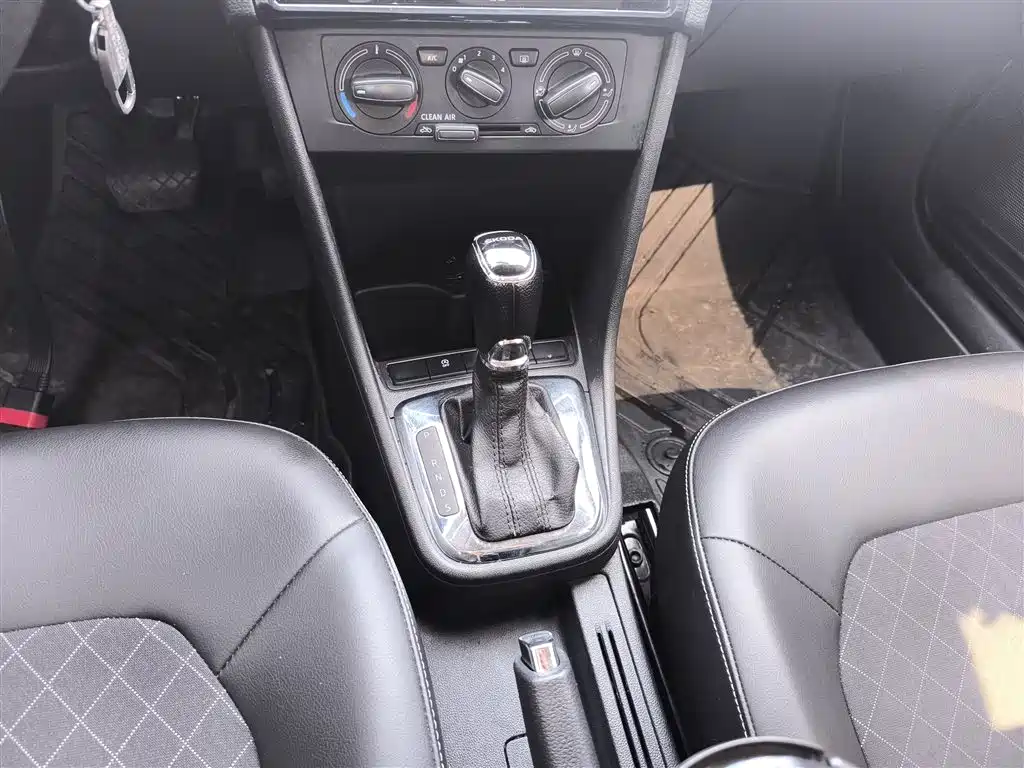 Škoda Rapid 2019 1.5L Automatic Comfort China V фото 14