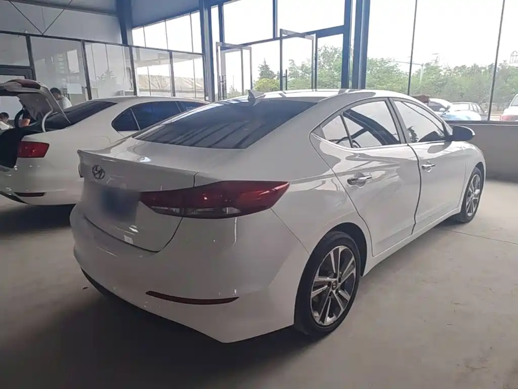 Hyundai Elantra 2016 Model 1.6L Automatic Smart Elite фото 7