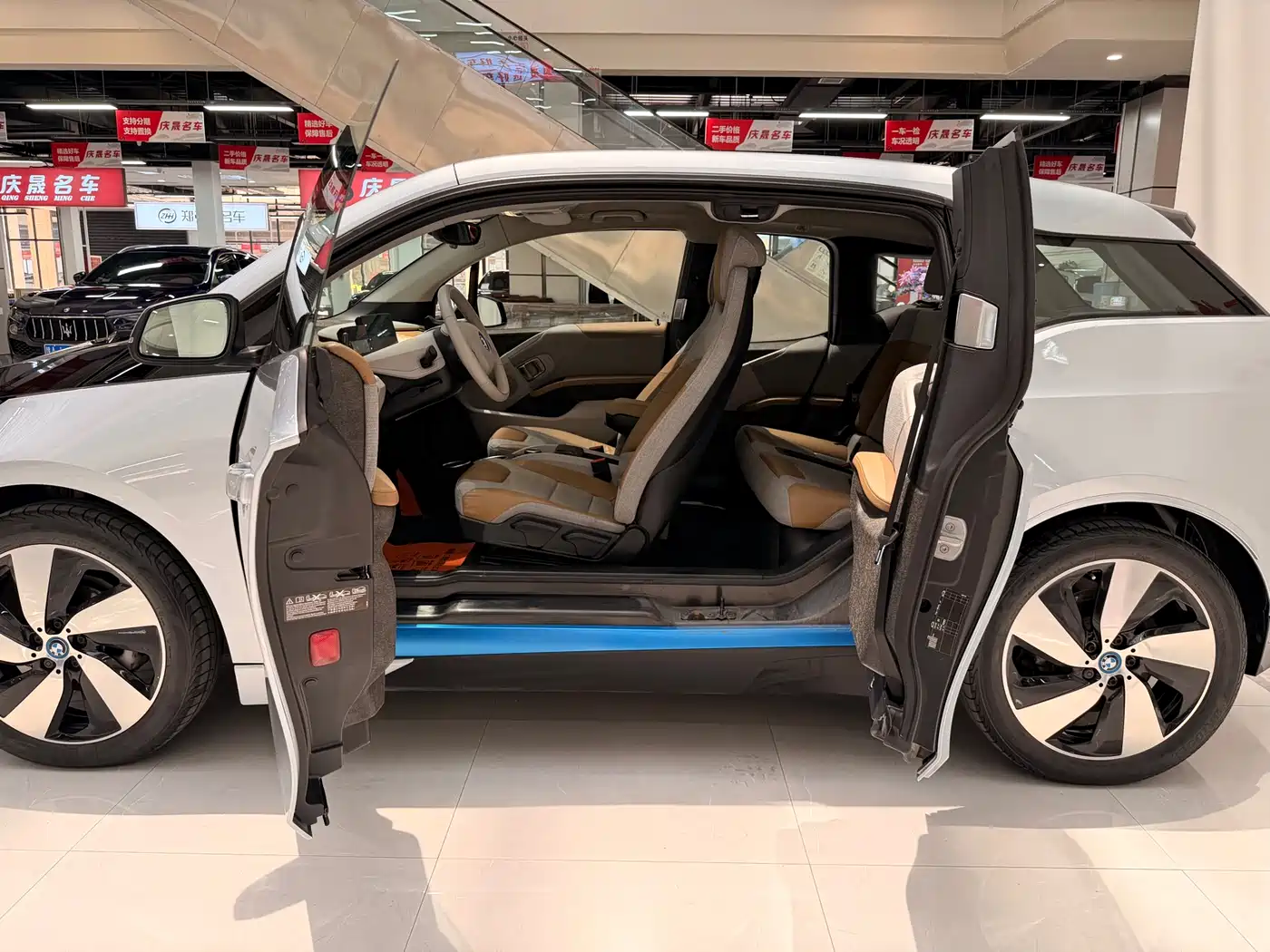 Photo 10 - BMW i3 (Import)