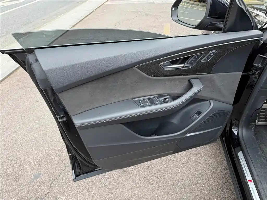 Audi Q8 2021 Model 55 TFSI Premium Dynamic фото 6