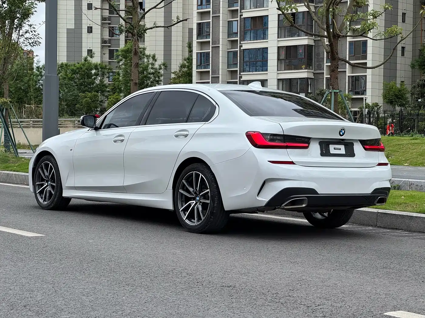 BMW 3 Series 2020 325Li M Sport Package фото 16