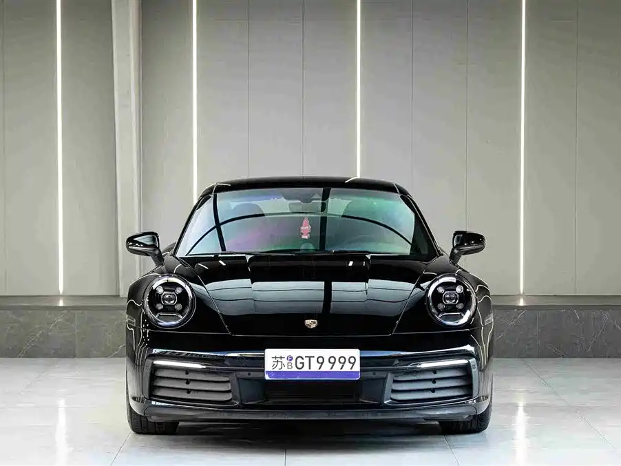 PORSCHE 911