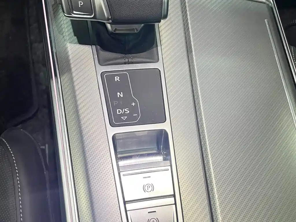 Audi A6L 2024 40 TFSI Luxury Elegance фото 10