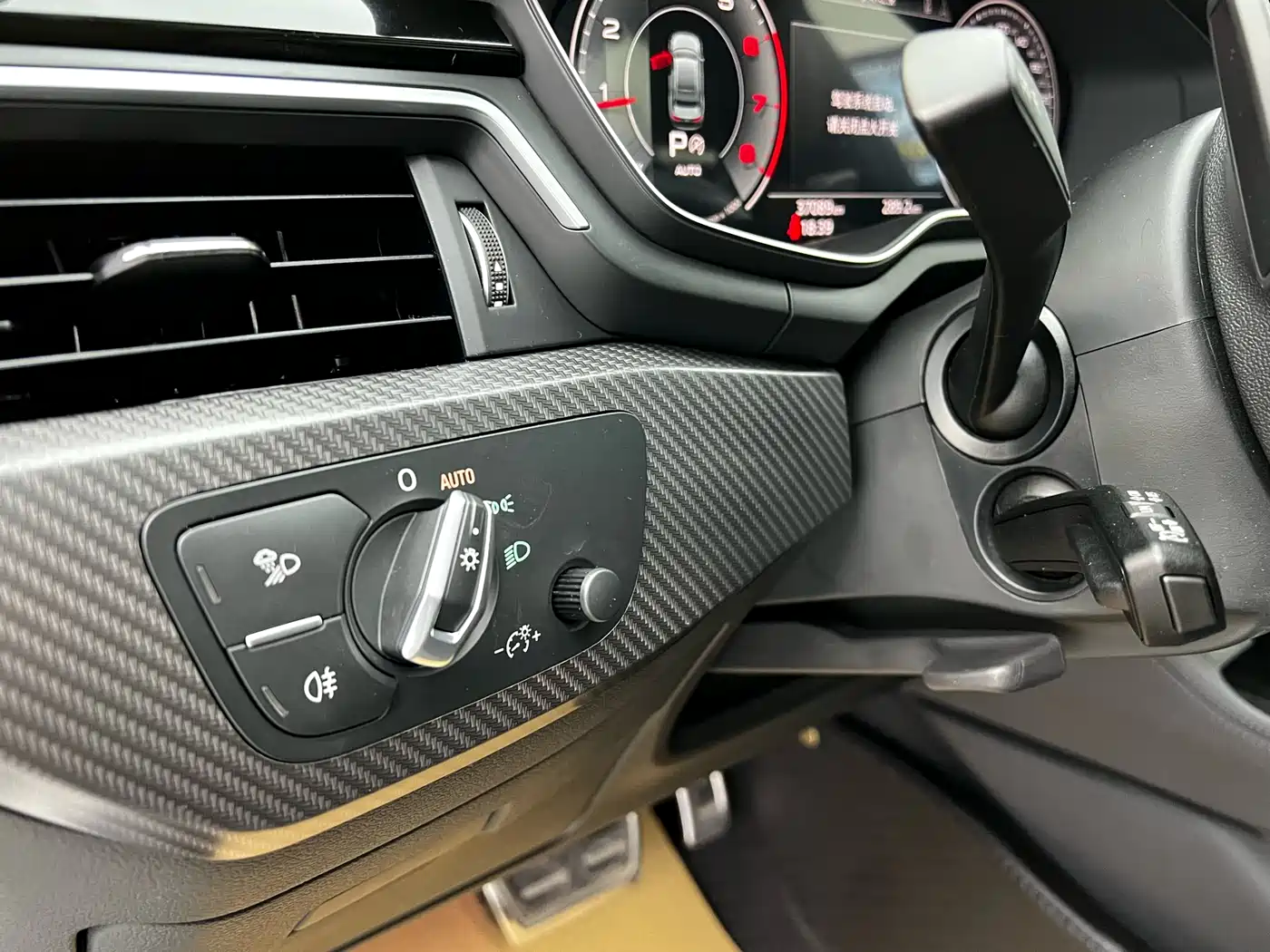 Audi A4L 2023 40 TFSI quattro Luxury Sport фото 6