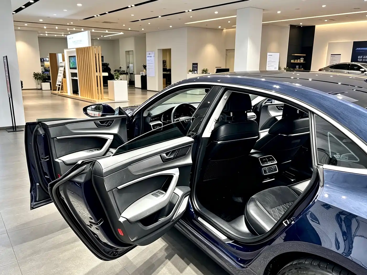 Audi A7L 2024 45TFSI quattro S-line Vision Edition Crystal Package фото 17