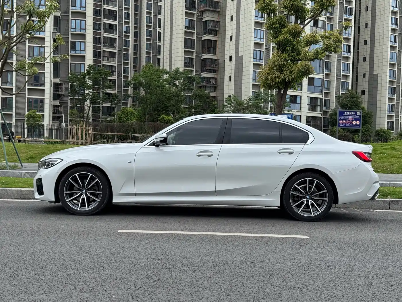 BMW 3 Series 2020 325Li M Sport Package фото 15