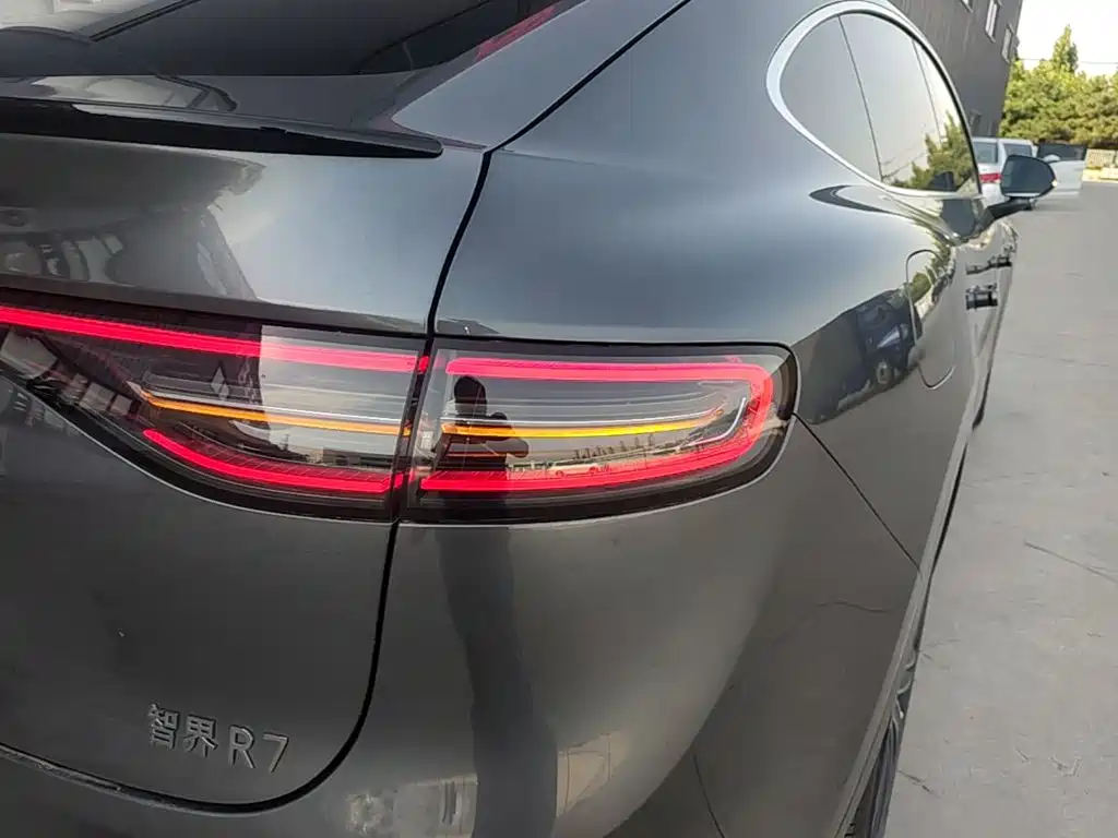 Фото 8 - Zhijie Luxeed R7