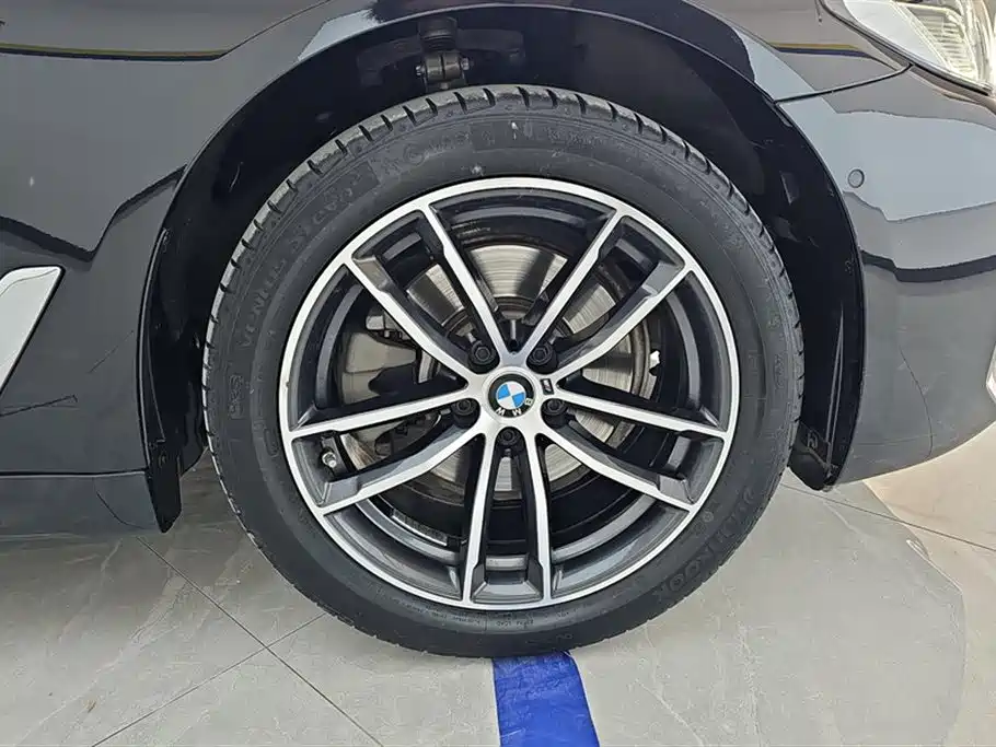 BMW 5 Series 2022 Model Second Facelift 525Li M Sport Package фото 6
