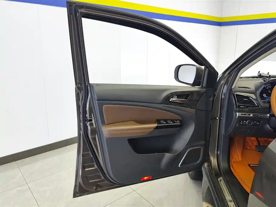 BYD Tang New Energy 2017 2.0T Tang 100 фото 7
