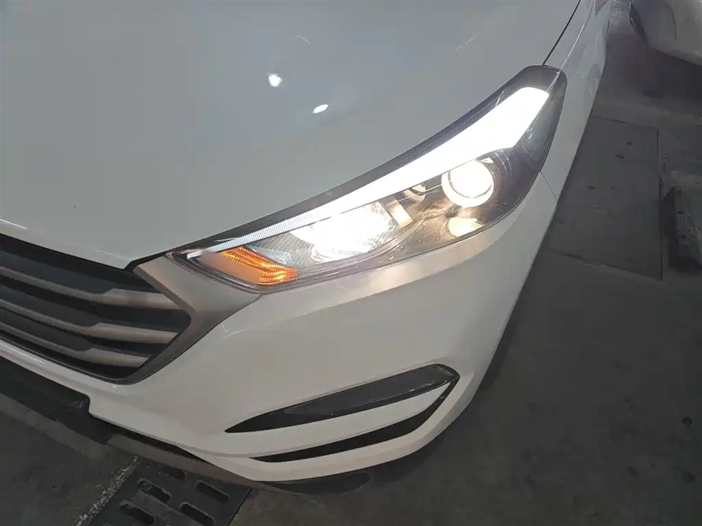 Hyundai Tucson 2018 1.6T DCT 2WD 15th Anniversary Special Edition фото 3