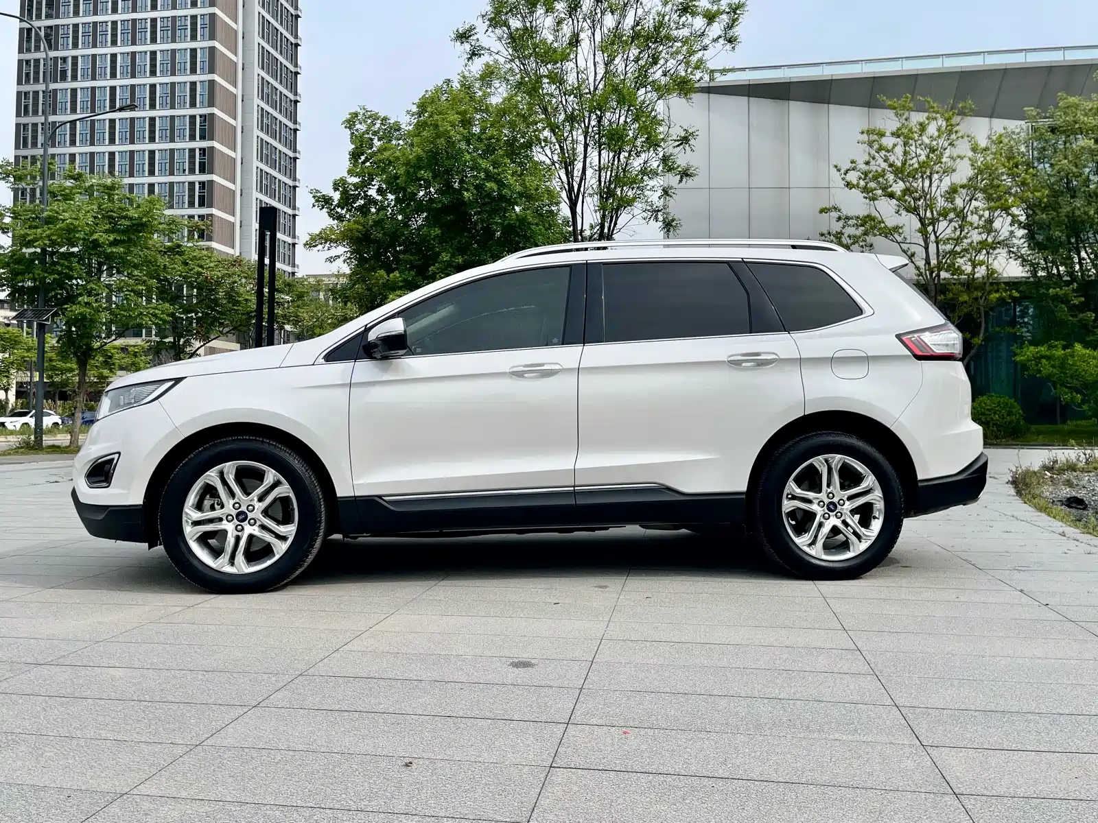 Фото 25 - Ford Edge