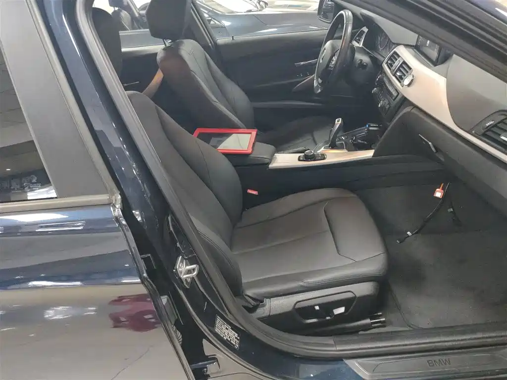 BMW 3 Series 2015 320i Progressive фото 20