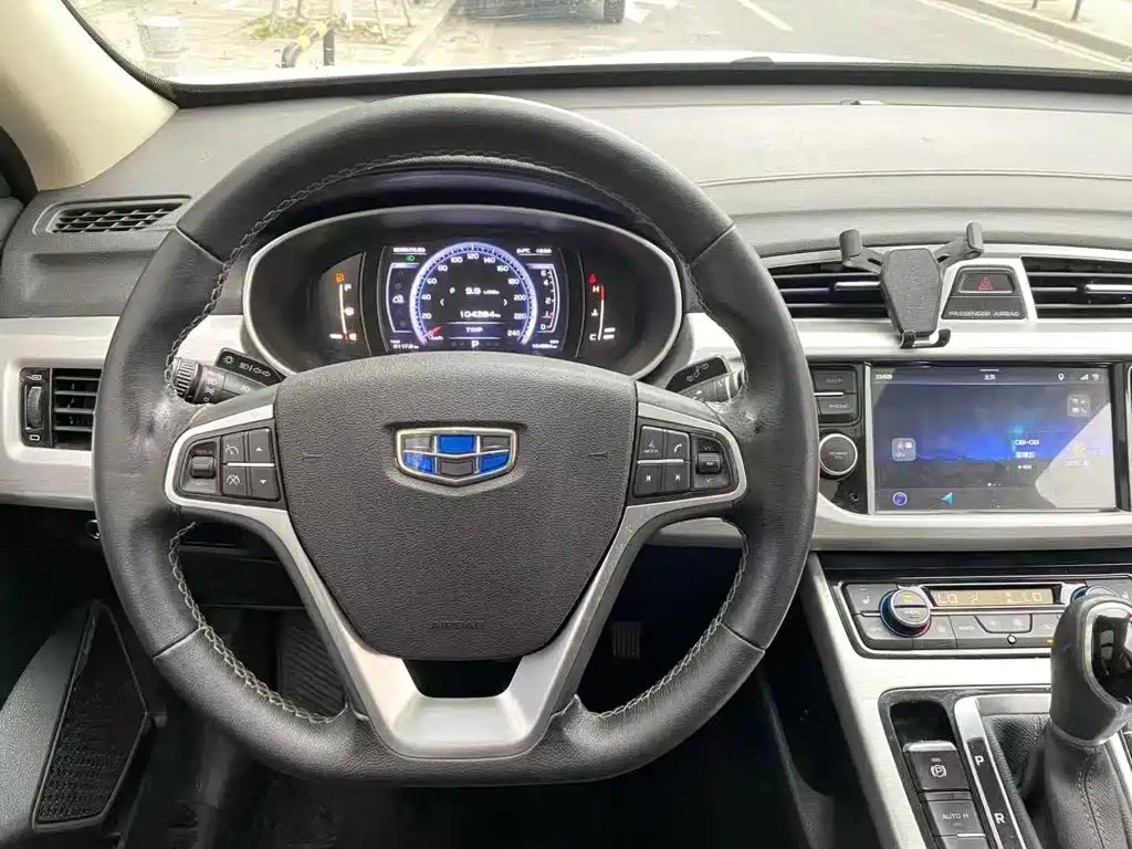 Фото 9 - Geely Atlas