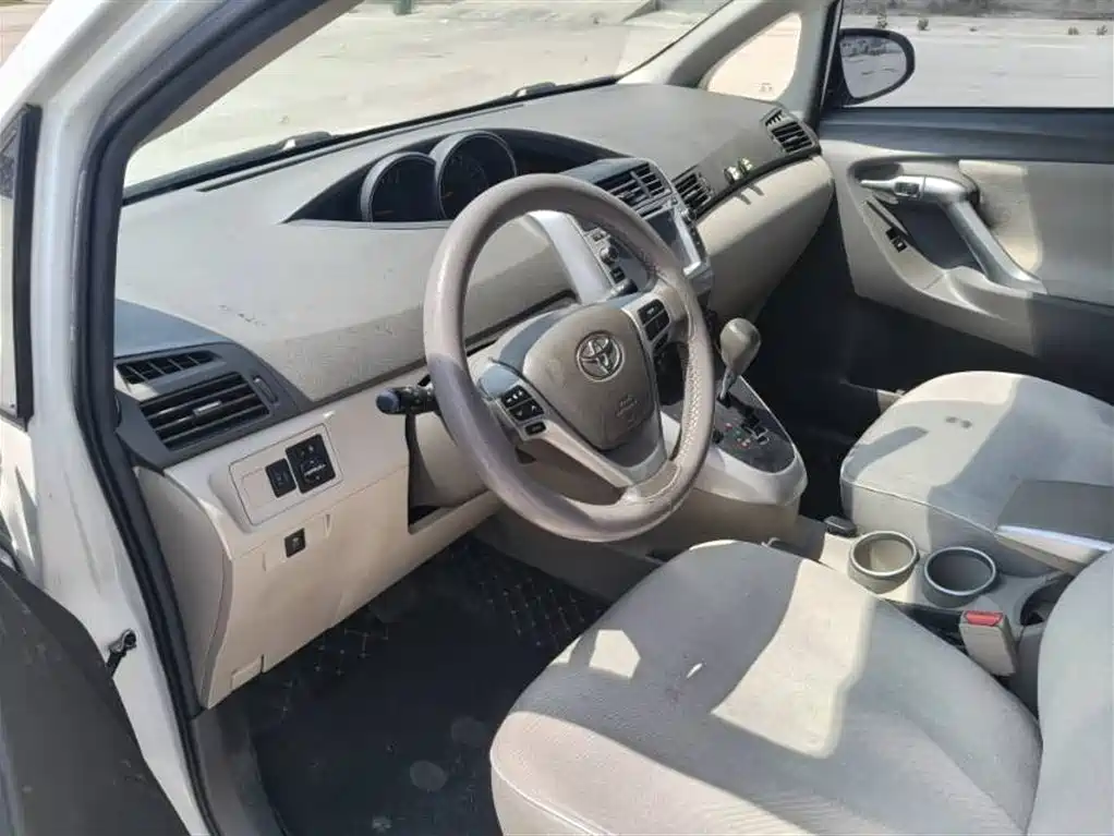 Toyota E'Z 2015 180E CVT Crossover Edition фото 4