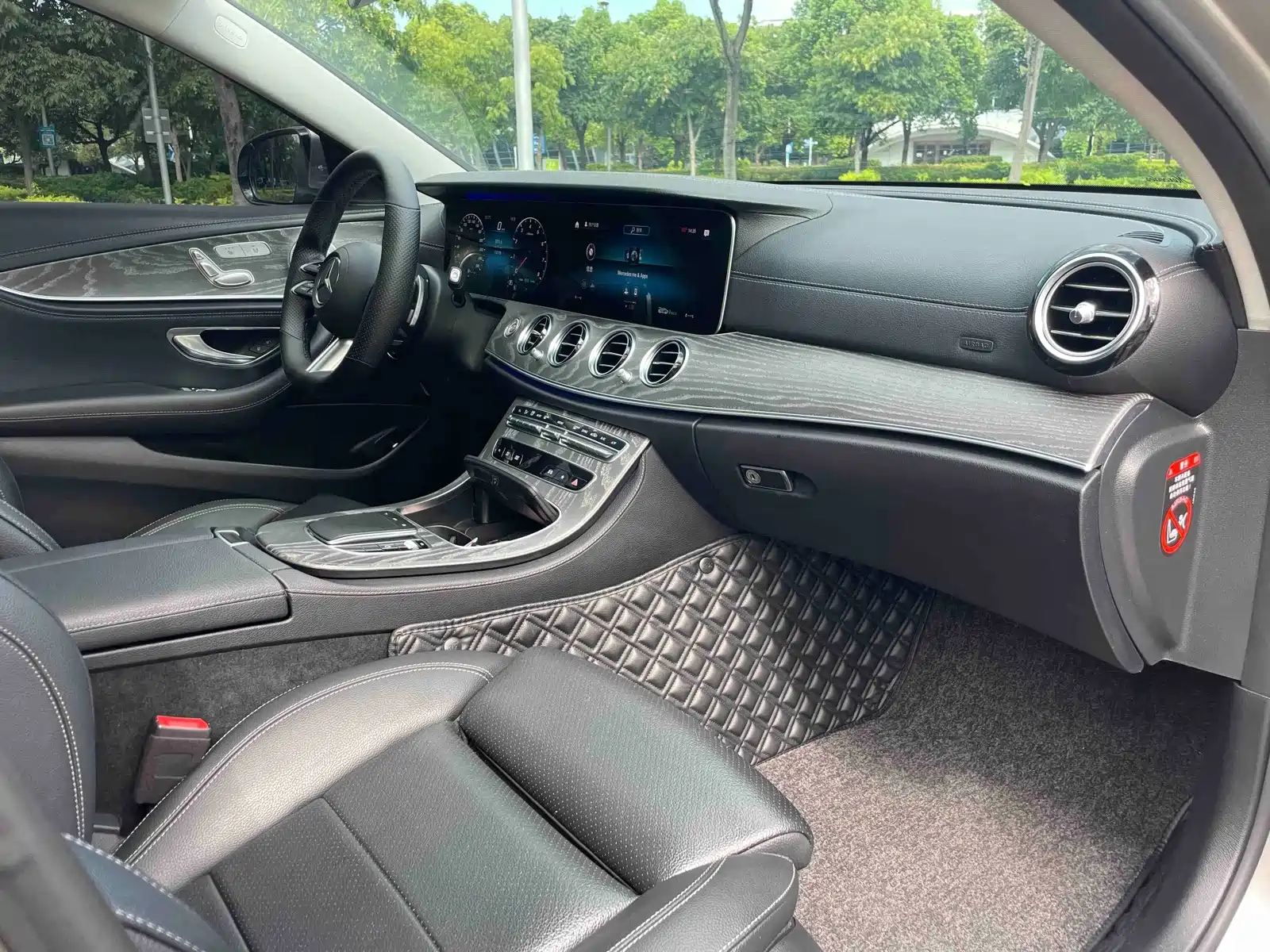 Photo 14 - Mercedes-Benz E-Class