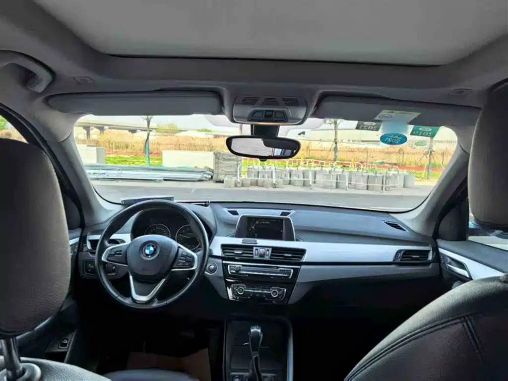 BMW X1 2016 sDrive18Li Premium Model фото 9