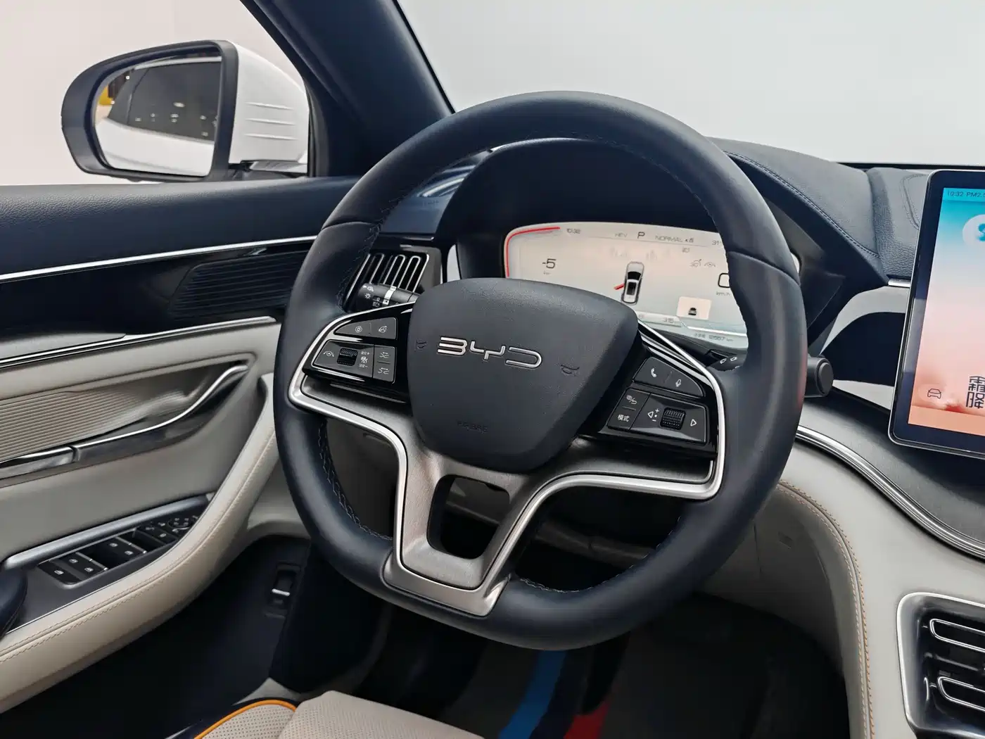 BYD Song PLUS PHEV 2024 Glory Edition DM-i 110km Flagship PLUS фото 16