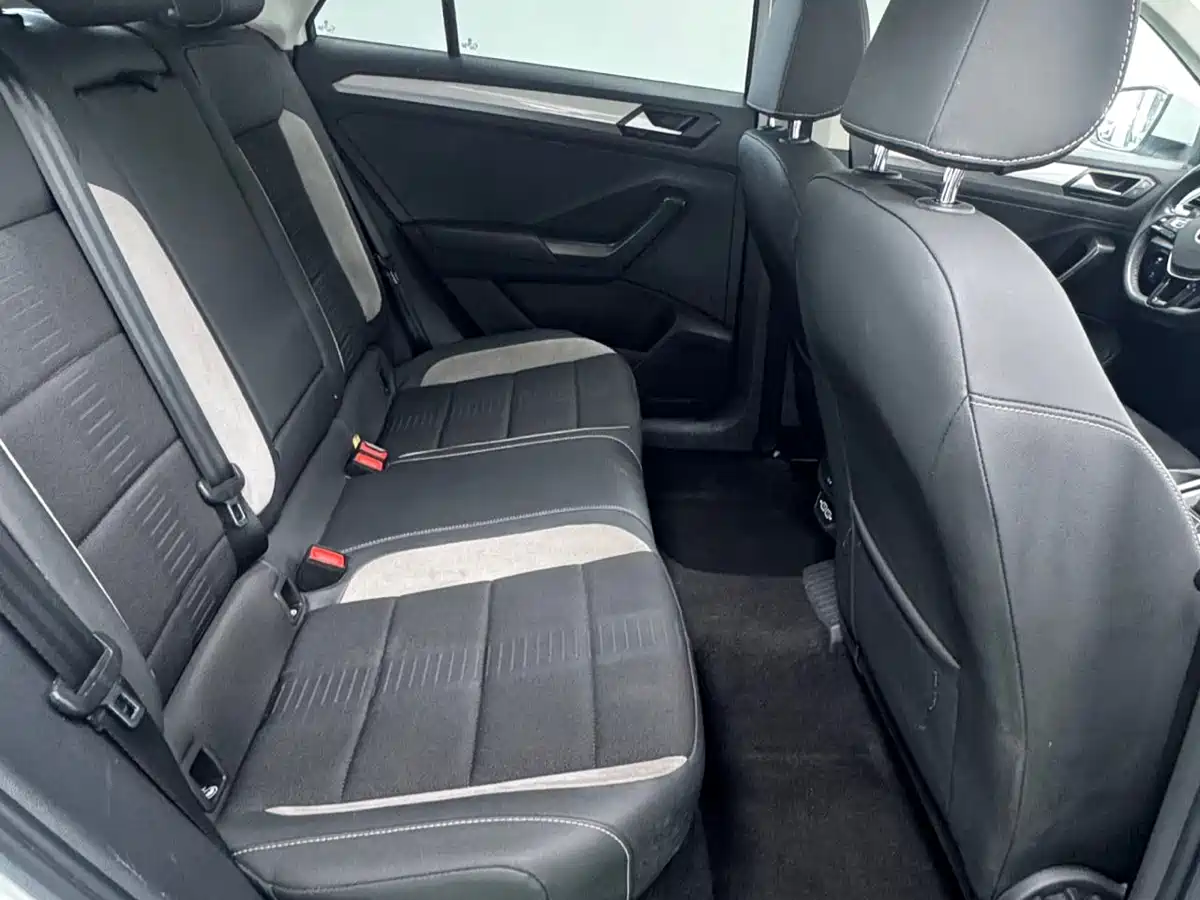 VOLKSWAGEN T ROC EXPLORING SONGS