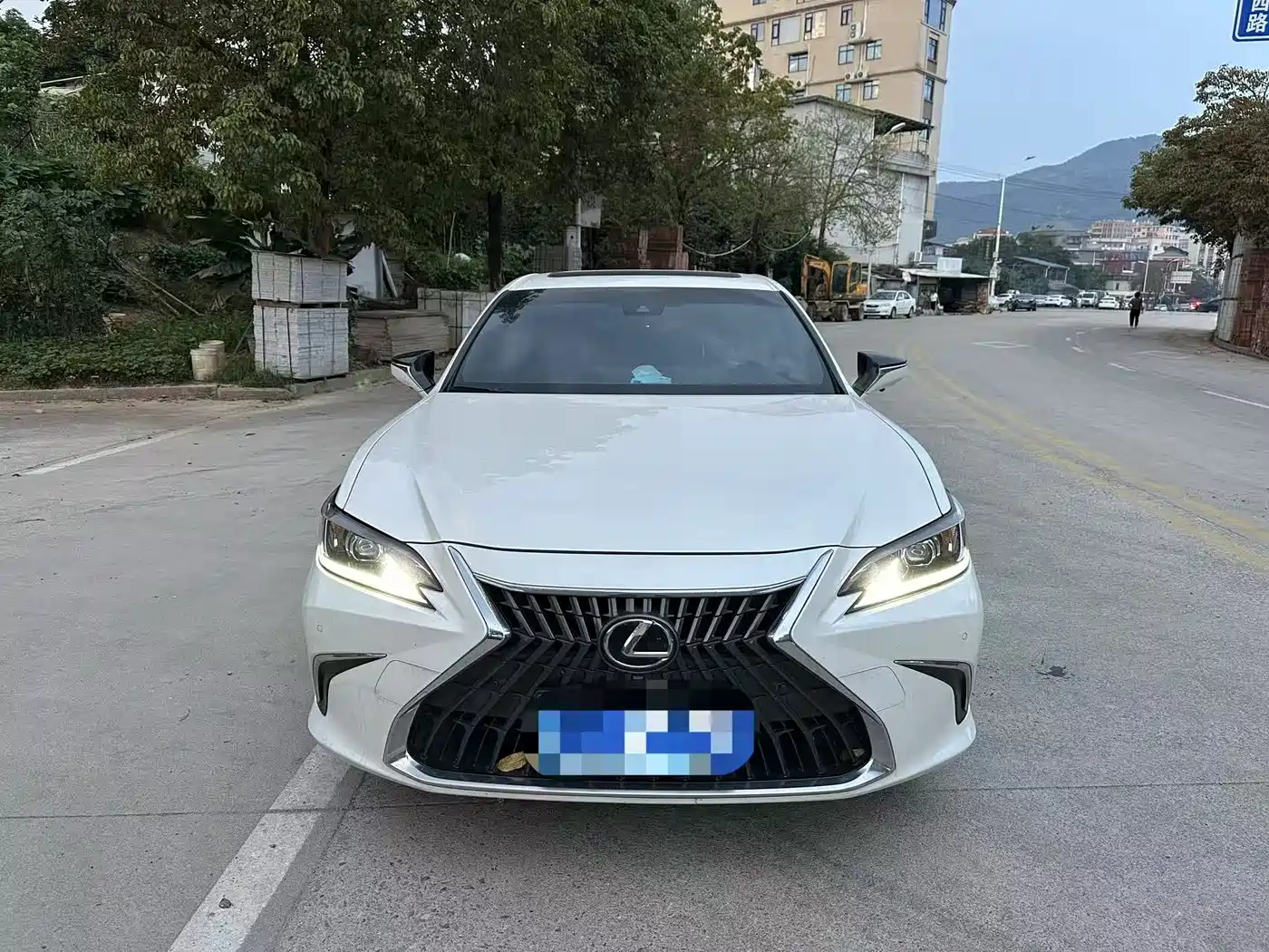 Lexus ES 2023 200 Excellence Edition фото 2