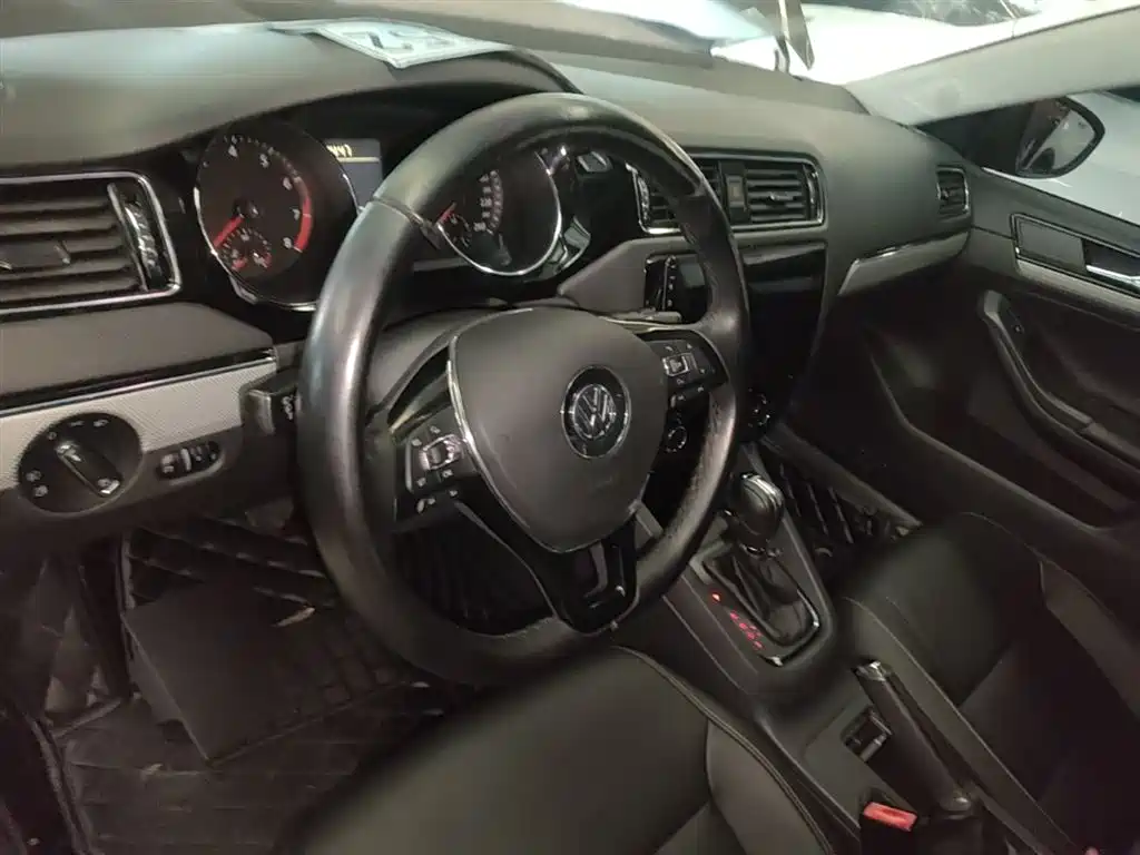 Volkswagen Sagitar 2017 230TSI Automatic Comfort фото 11