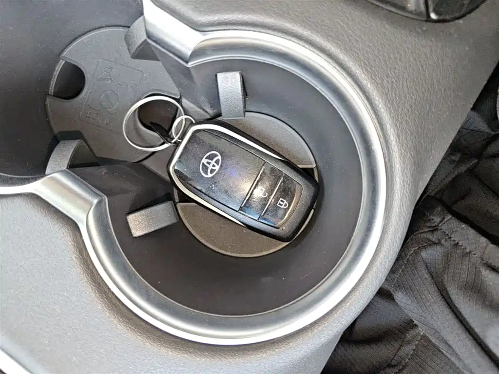 Toyota Lingfang HARRIER 2023 Hybrid 2.5L CVT 4WD Premium Edition фото 9