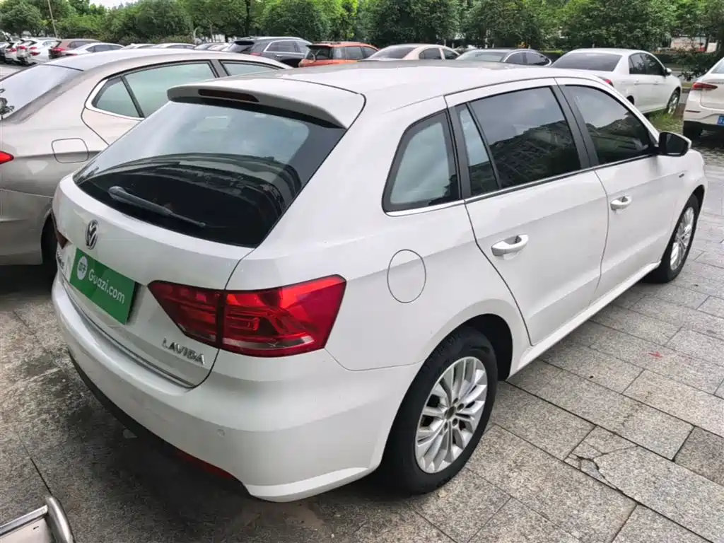 Volkswagen Lavida Tour 2013 1.6L Auto Luxury фото 7