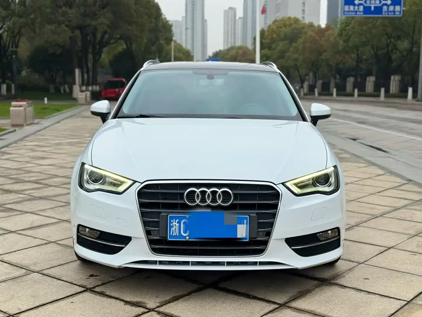 Audi A3 2016 Sportback 40 TFSI Style фото 3