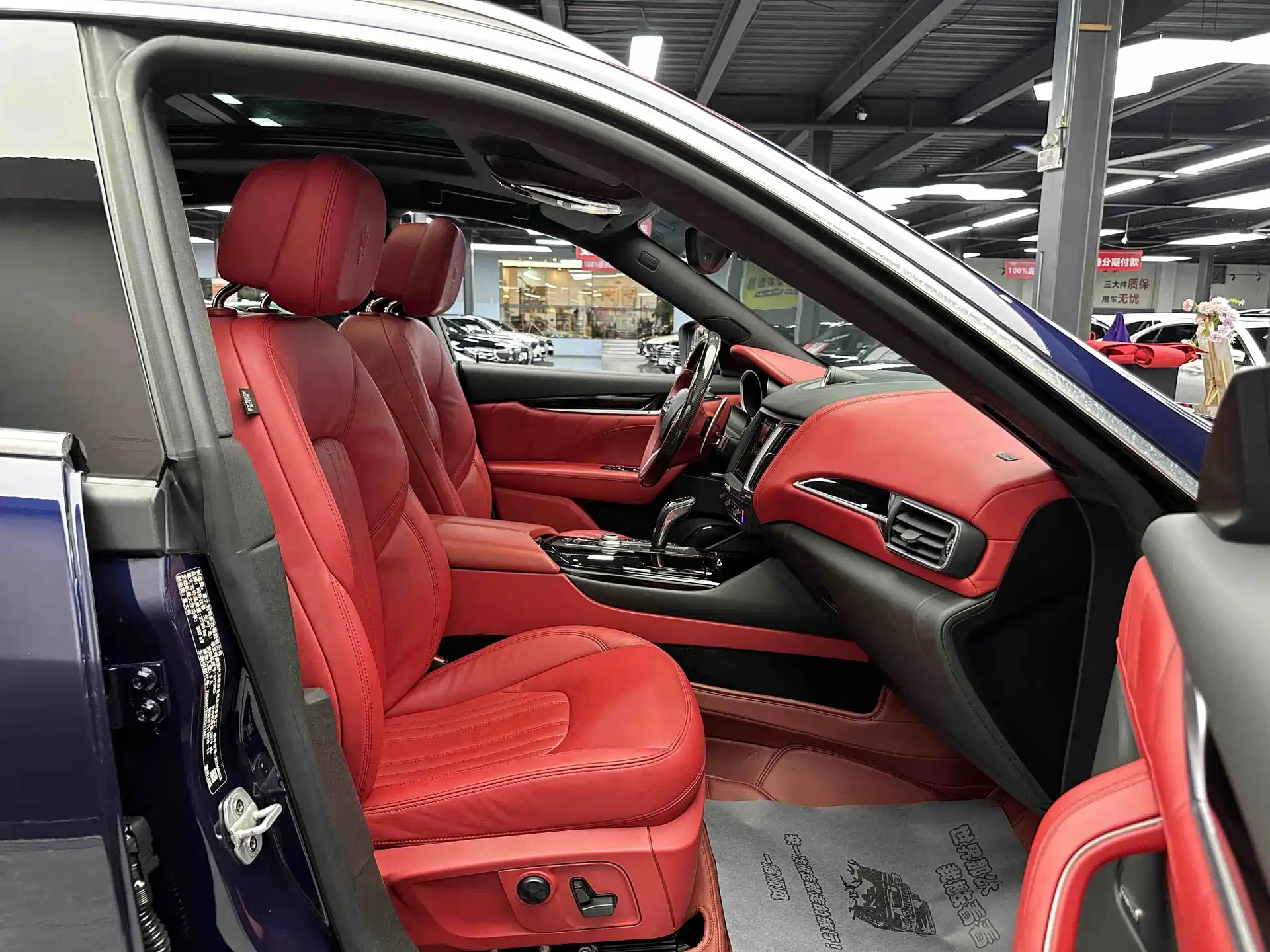 Photo 3 - Maserati Levante