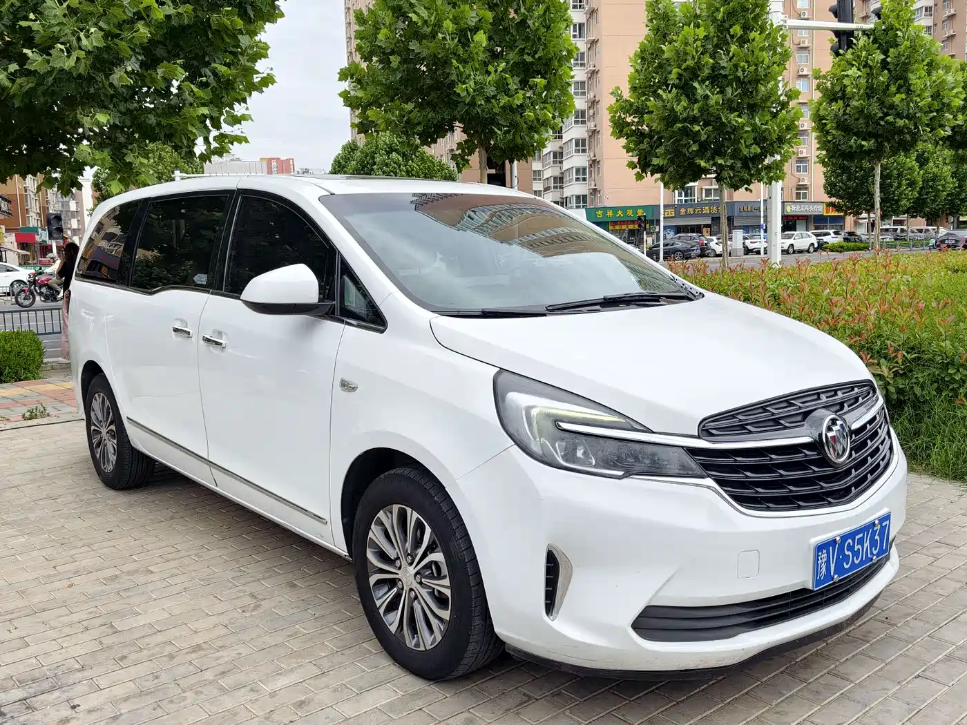 Buick GL8 2021 Land Business Class 652T Luxury фото 3