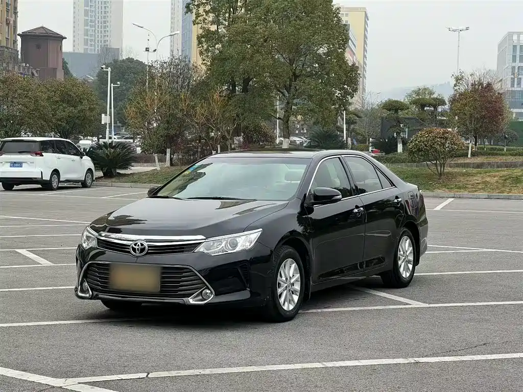 Toyota Camry 2015 2.0G Leading Edition фото 2