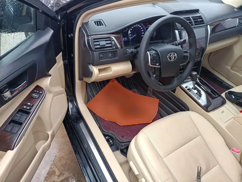 Toyota Camry 2015 2.0G Leading Edition фото 13