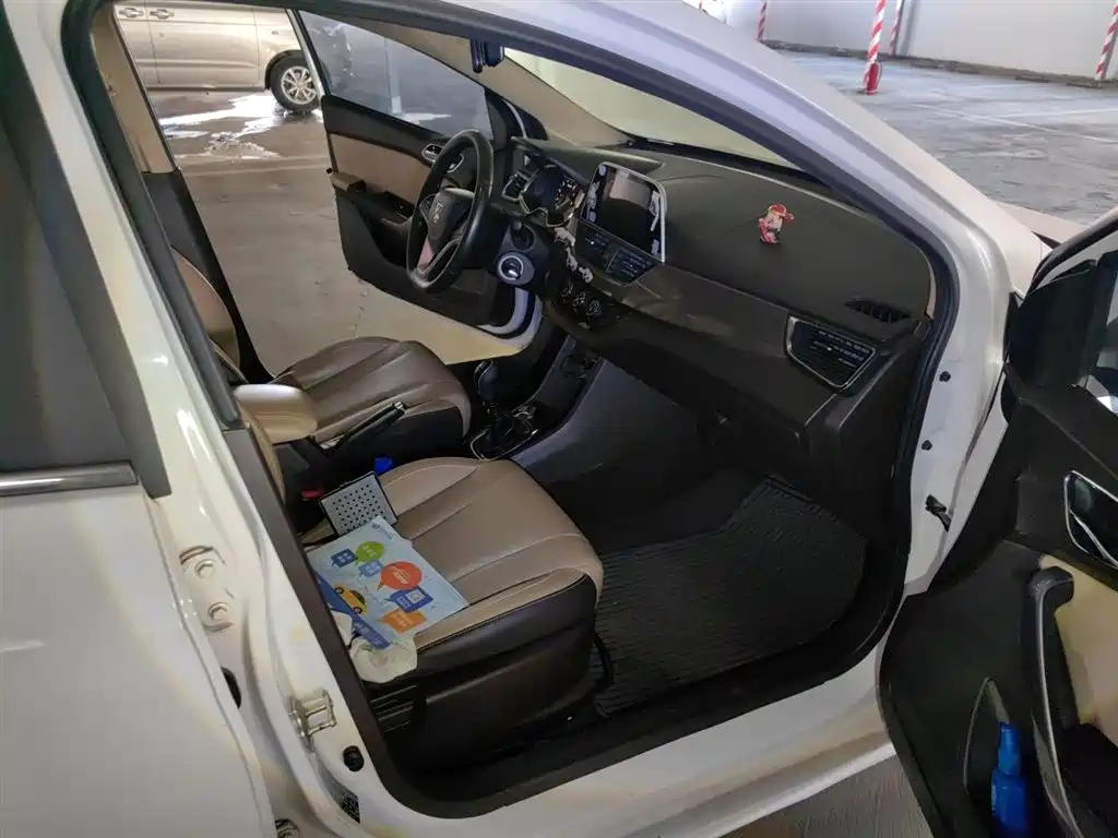 Baojun 310W 2019 2017 1.5L Manual Fashion Edition (China V)