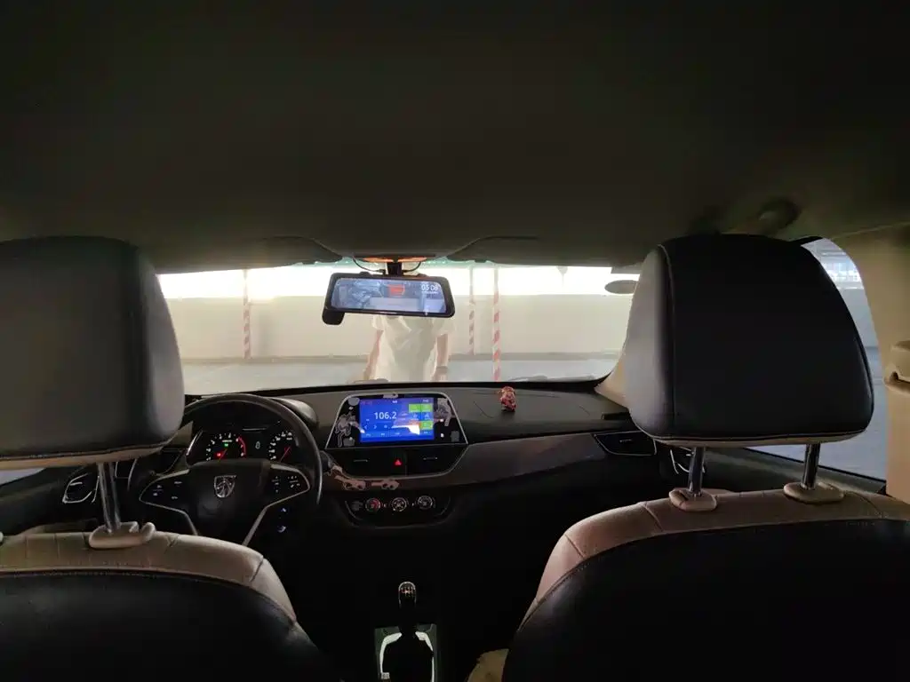 Baojun 310W 2019 2017 1.5L Manual Fashion Edition (China V)
