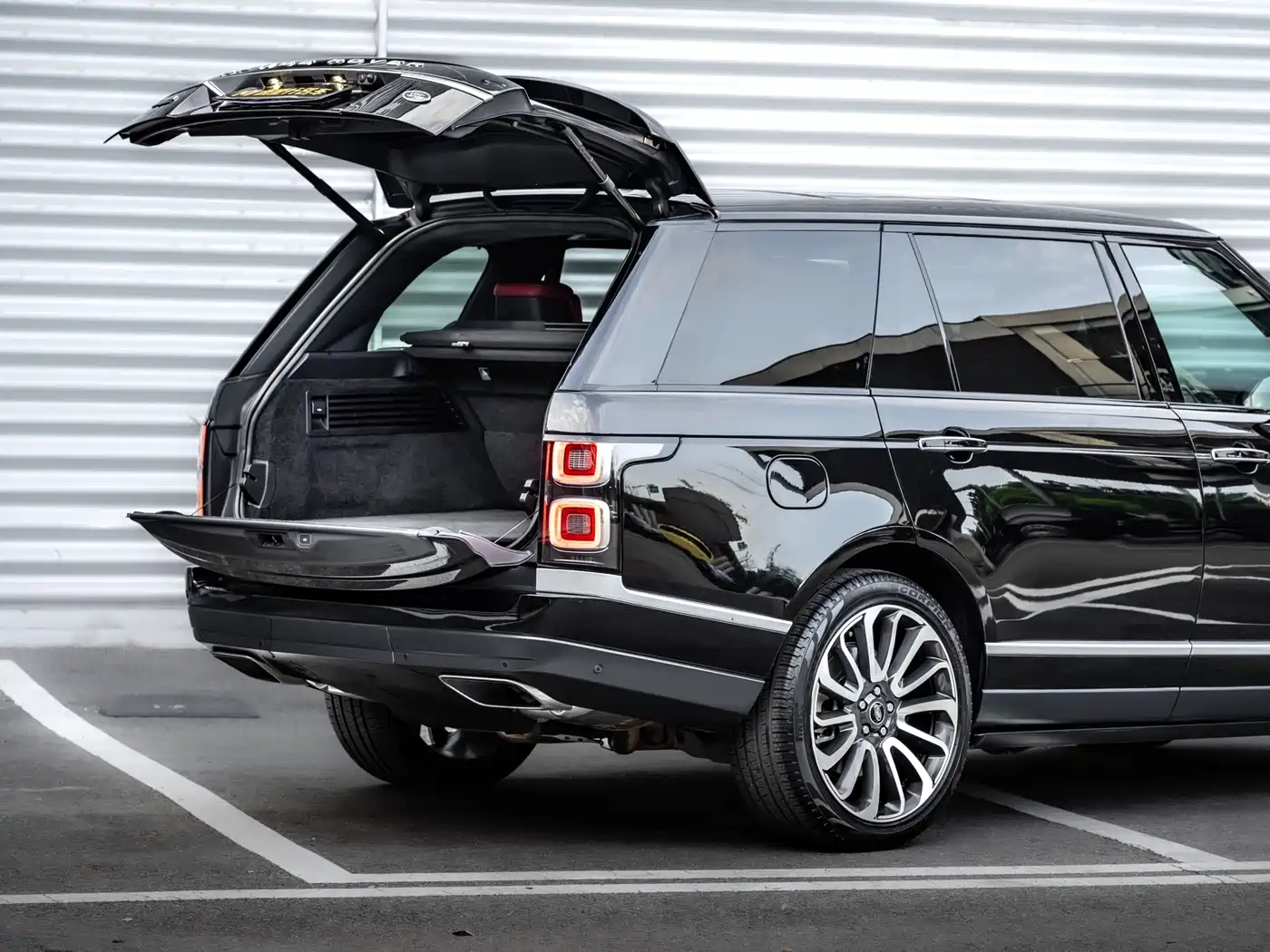Land Rover Range Rover 2020 3.0 L6 Supreme Creation Extended Version фото 5