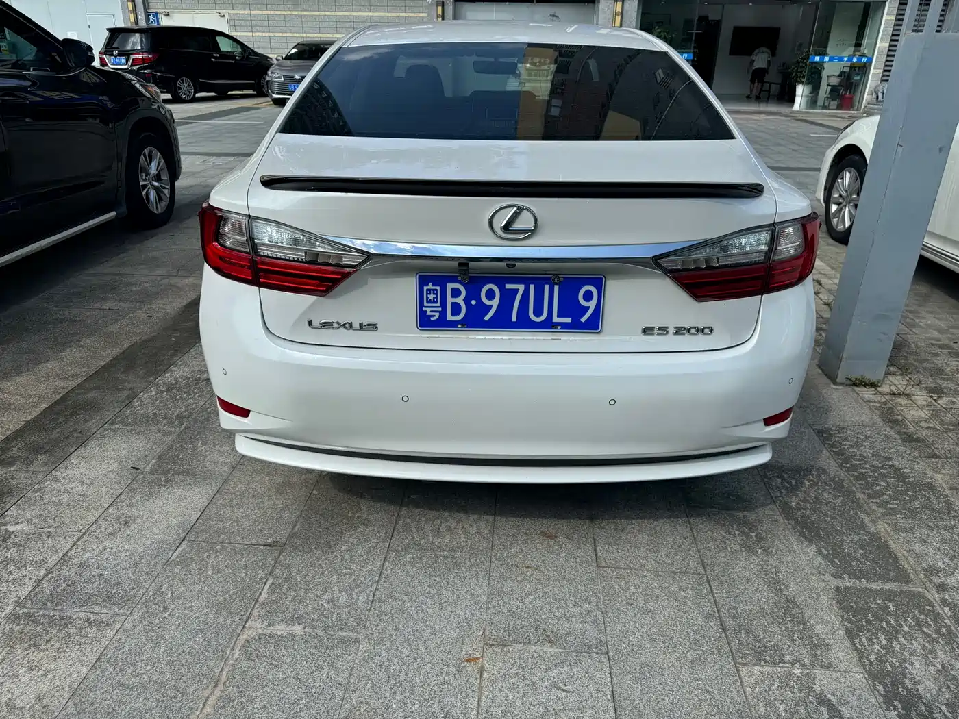 Lexus ES 2017 200 30th Anniversary Edition фото 4