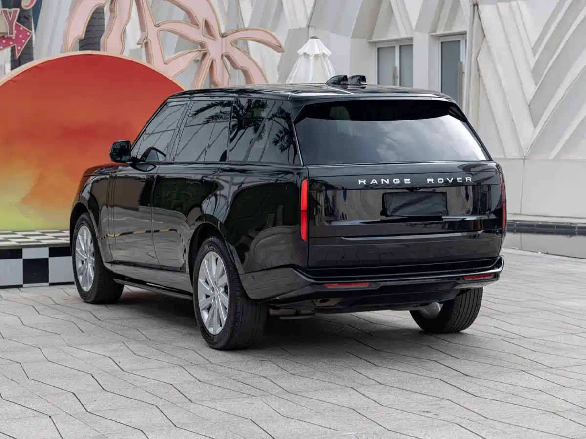 Land Rover Range Rover 2023 3.0 L6 360PS Golden Age Edition фото 5