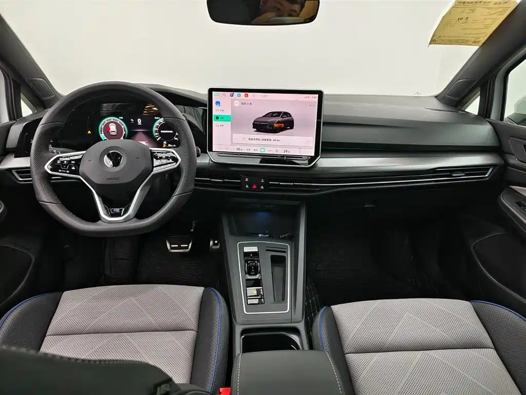 Volkswagen Golf 2025 300TSI R-Line фото 10