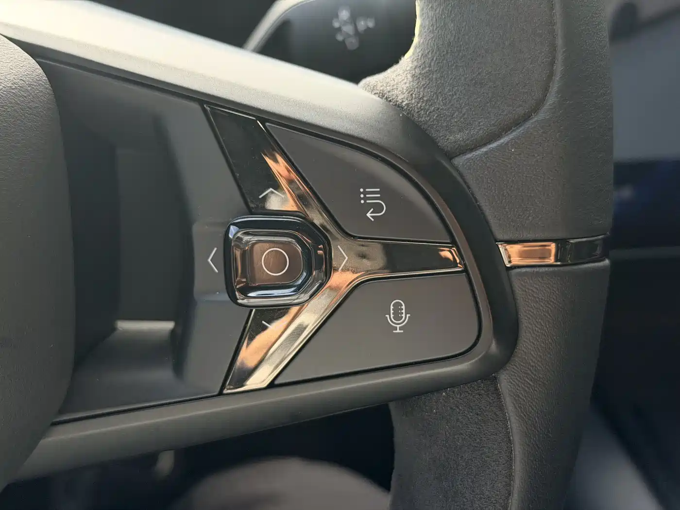 Lynk & Co 10 EM-P 2025 Facelift 240 AWD Ultra Sport Edition фото 10