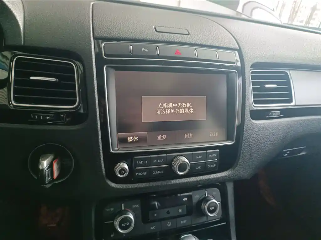 Volkswagen Touareg 2016 3.0TSI Glamour Edition фото 13