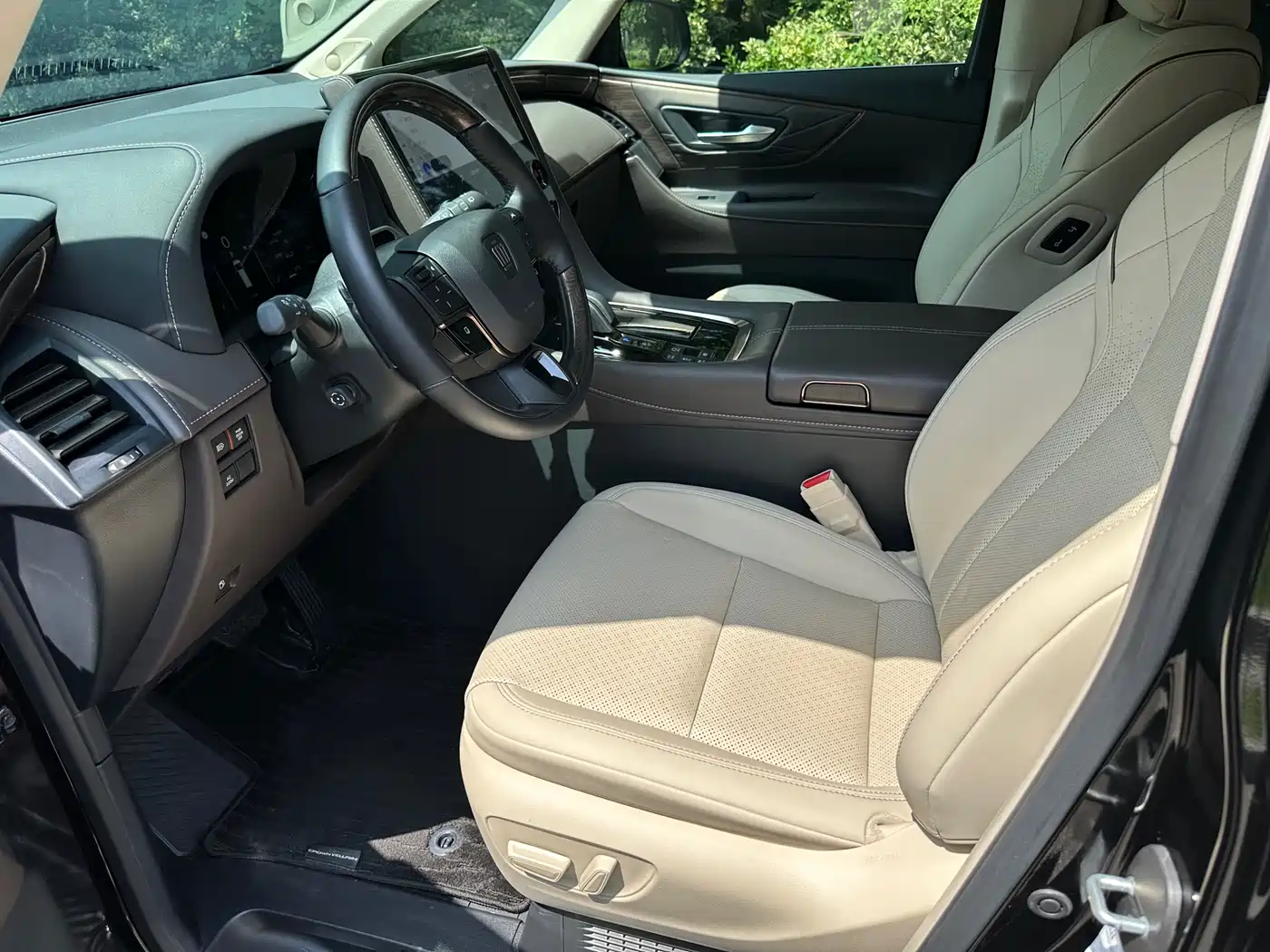 Toyota Vellfire 2024 Crown Hybrid 2.5L Executive Premium Edition фото 4