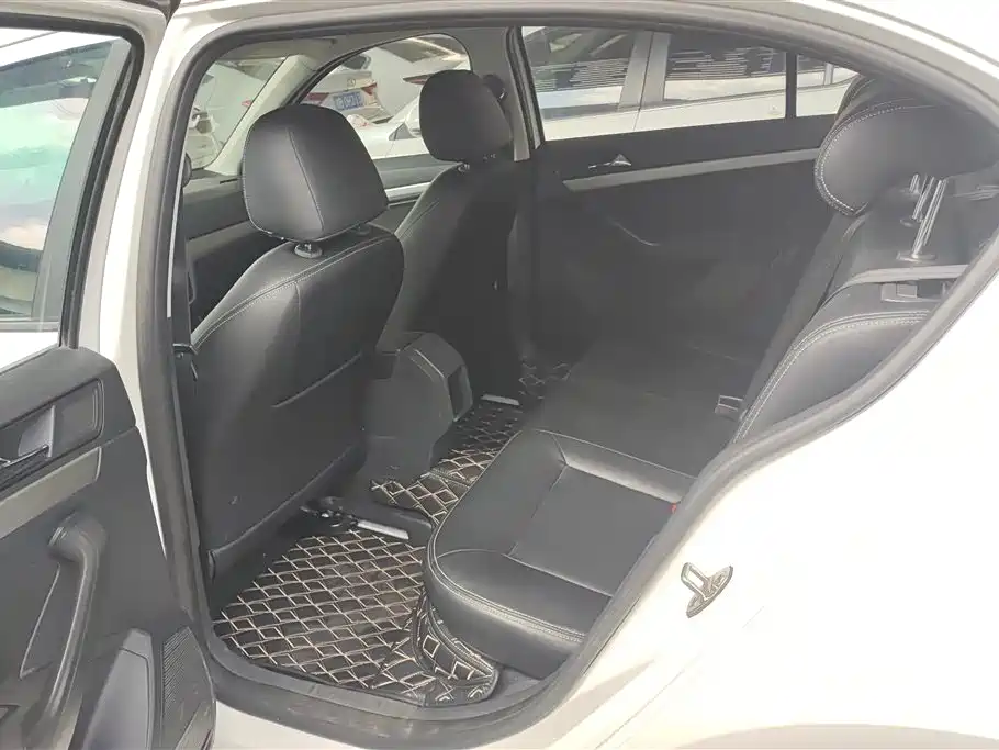 Volkswagen Lavida 2017 1.6L Automatic Trend Edition фото 11